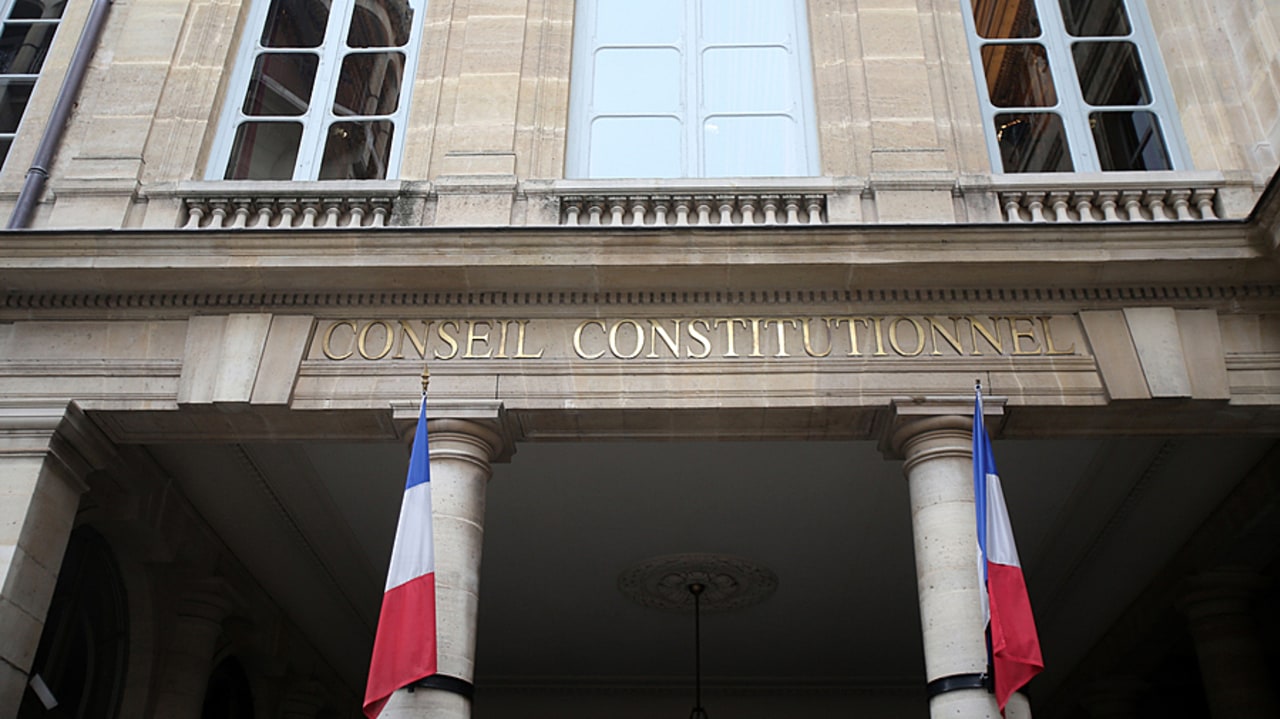 Après l'échec des motions de censure, la loi de finances pour 2026 est définitivement adoptée. Le texte doit encore être examiné par le Conseil constitutionnel. (Godong/BSIP)