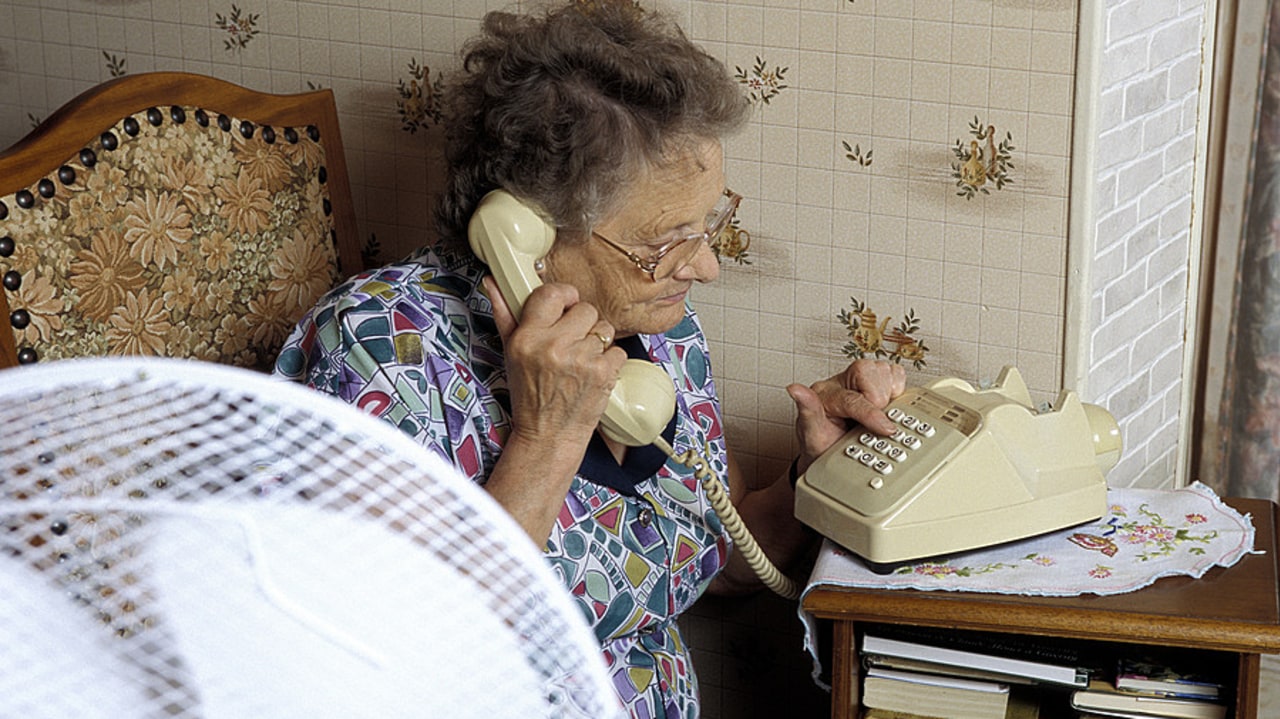 Les écoutants nécessitent une vraie expertise pour appréhender les nombreux enjeux des situations de maltraitances des personnes âgées. (May/BSIP)