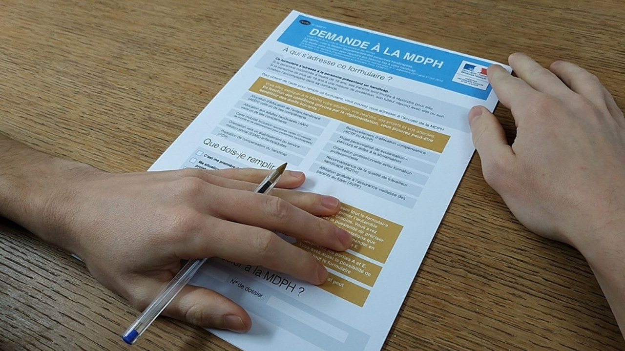 Au-delà de la levée de la barrière d'âge, l'arrêté ouvre droit à une procédure accélérée au sein des MDPH. (Agathe Moret/Hospimedia)