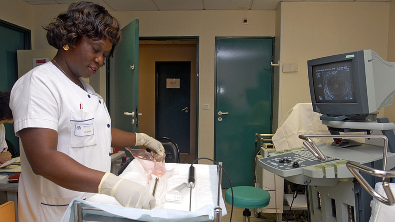 Après les propositions du comité clinique de médecine physique et de réadaptation, la Haute Autorité de santé devrait évaluer les actes manquants ou obsolètes identifiés par le comité de proctologie. (Humbert/BSIP)