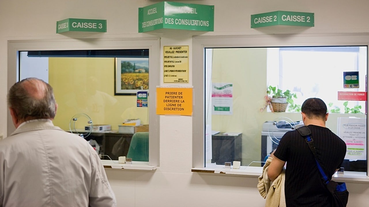 Avec 96% de la population qui disposent d'une complémentaire santé et un dispositif solidaire qui, pour les plus précaires, les couvrent à 100%, l'effet de la revalorisation des forfaits hospitaliers sera "indolore", assure le ministère de la Santé. (Imane/Image Point FR/BSIP)