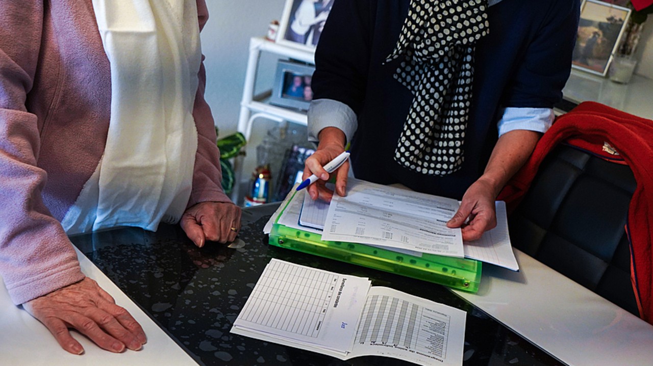 Face à des situations plus complexes, le métier de mandataire judiciaire à la protection des adultes évolue, espérant rester attractif. (Trémelet/Image Point Fr/BSIP)