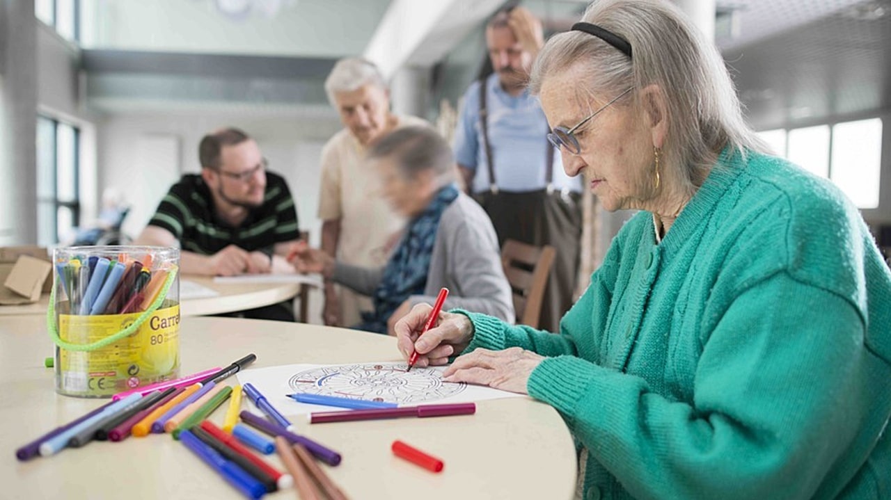 Les Ehpad sont le siège d'associations qui veulent protéger les intérêts des résidents et leur proposer des activités culturelles. (Astier/BSIP)