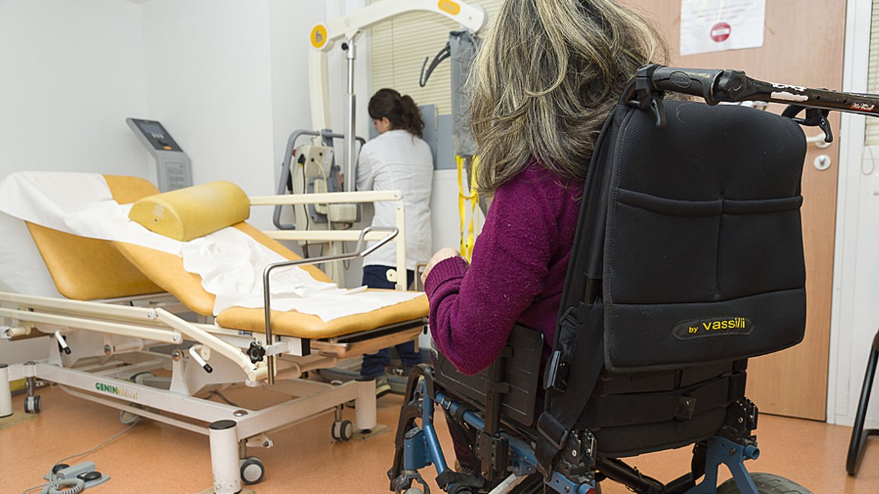 Face aux difficultés rencontrées par les personnes en situation de handicap pour accéder aux soins, l'ARS Pays de la Loire a dévoilé une nouvelle feuille de route. Elle compte cinq objectifs à atteindre d'ici 2028. (A. Noor/Image Point FR/BSIP)