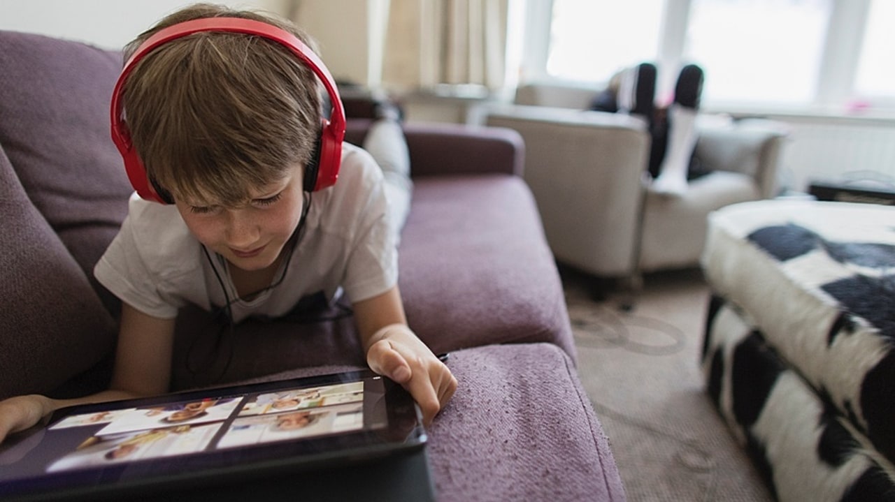 La protection et la promotion de la santé des enfants face aux écrans seront cette année l'une six des priorités nationales de développement des compétences des hospitaliers proposées par l'ANFH. (SPL/BSIP)