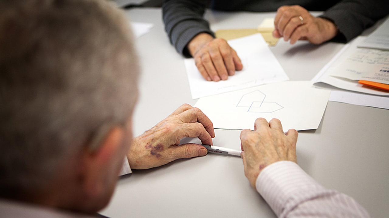 Les médecins généralistes sont formés au diagnostic, à l'annonce et au suivi de la maladie d'Alzheimer. (Amélie Benoist/Image Point FR/BSIP)