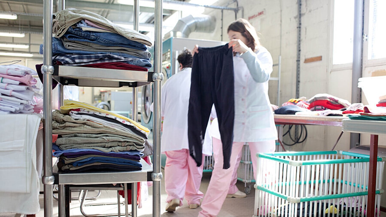 Andicat et la Fagerh réagissent au rapport de la Cour des comptes concernant l'inclusion par l'emploi des personnes handicapées. Toutes deux rappellent leur importance dans l'écosystème. (Burger/Phanie)