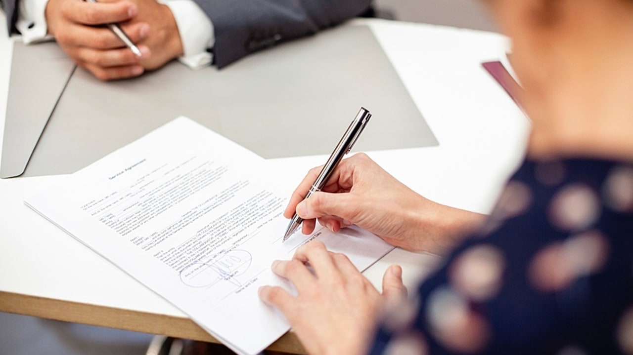 Dans la fonction publique hospitalière, guère plus de 2% des départs annuels recourent à la rupture conventionnelle avec des disparités selon la taille et les effectifs des établissements, le dispositif étant plus présent dans les CHU. (Altopress/Photoalto/BSIP)