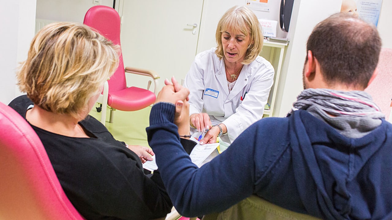 Le plan porté par Frédéric Bizard avec le soutien de l'ONSSF vise à mieux répondre aux besoins de la périnatalité et de la santé des femmes en s'appuyant sur les compétences des sages-femmes. (Burger/Phanie)