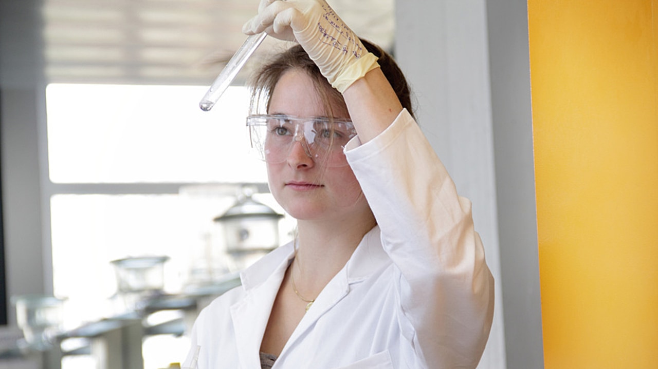 Au classement des 25 principaux organismes publics de recherche en Europe, 9 institutions sont françaises. Parmi elles, l'Inserm, le CNRS ou encore l'AP-HP. (Science source/BSIP)