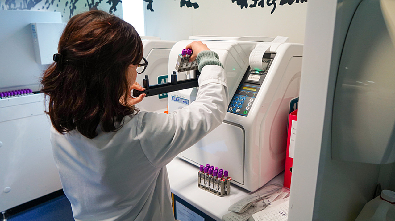 Les outils biomédicaux sont décrits comme une sorte de "talon d'achille" de la cybersécurité dans les établissements de santé. (Tremelet/Image Point FR/BSIP)