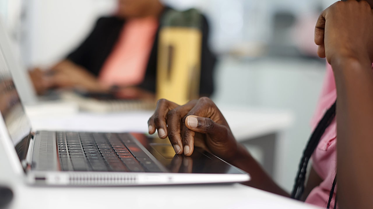 Un guide rassemblant 80 bonnes pratiques entend favoriser l'emploi des personnes neurodivergentes. Elles représentent 15% de la population mais restent sous-représentées dans le monde du travail. (Godong/BSIP)