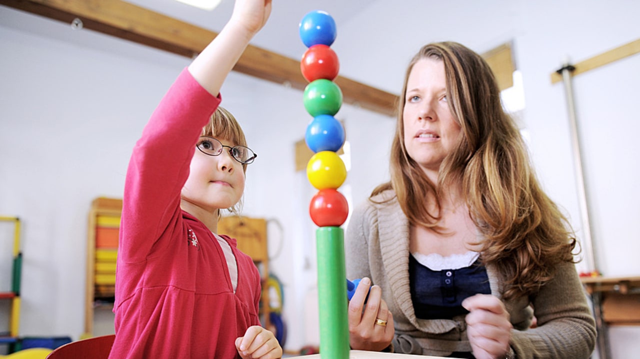 Partout dans le monde, les ergothérapeutes ont un rôle pivot dans le dépistage et la rééducation des dyspraxies. (DPA picture alliance/BSIP)