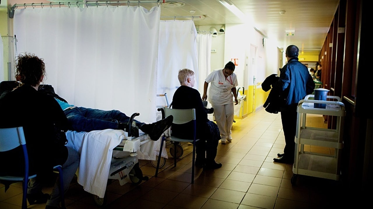 En 2023 selon le ministère de la Santé, 32% des services d'urgences autorisaient systématiquement la présence d'un accompagnant, 64% ne le faisaient qu'à titre exceptionnel et 4% l'interdisaient. (Amélie Benoist/Image Point FR/BSIP)