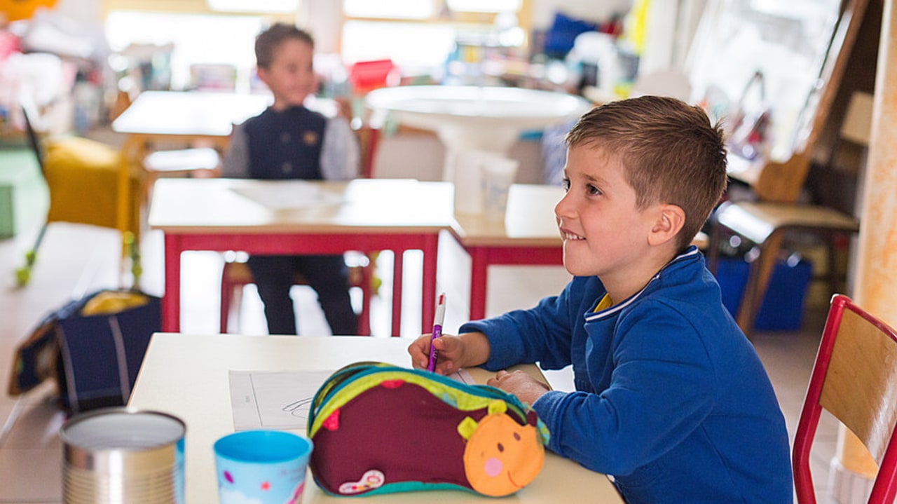 Dans l'étude de la CNSA, seuls 41% des élèves accompagnés par un Pas relèveraient potentiellement du champ du handicap. (Burger/Phanie)