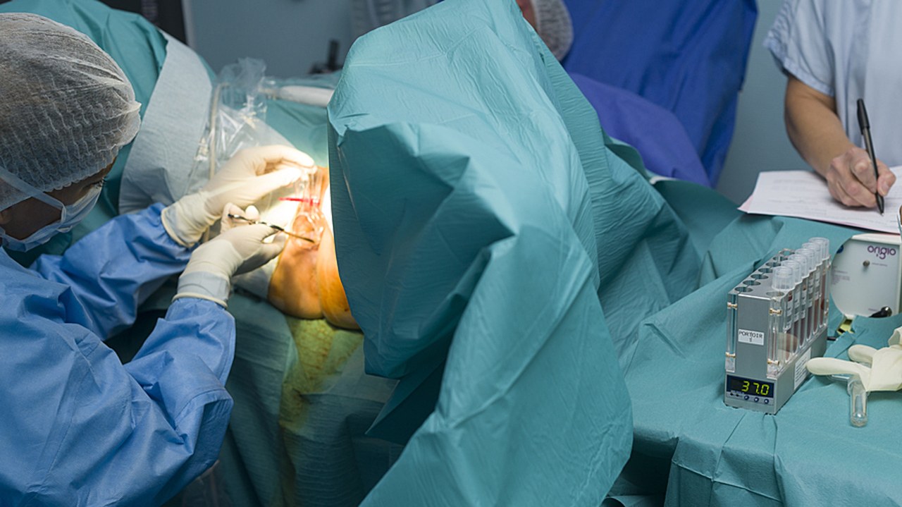 La réponse à la nouvelle demande d'autoconservation des ovocytes est aussi freinée par un accès limité aux blocs opératoires pour réaliser la ponction. (A. Noor/Image Point FR/BSIP)