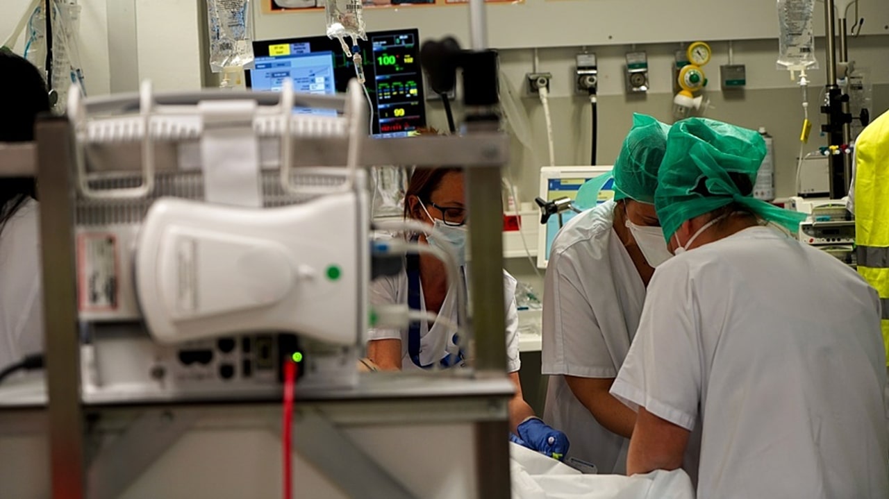 Si le surcoût moyen par hôpital directement imputable à la réforme des astreintes médicales s'élève en Île-de-France à 331 000 €, cette somme est loin d'être homogène. Ce même impact monte en effet jusqu'à 790 000 € dans certains établissements. (Tremelet/Image Point FR/BSIP)