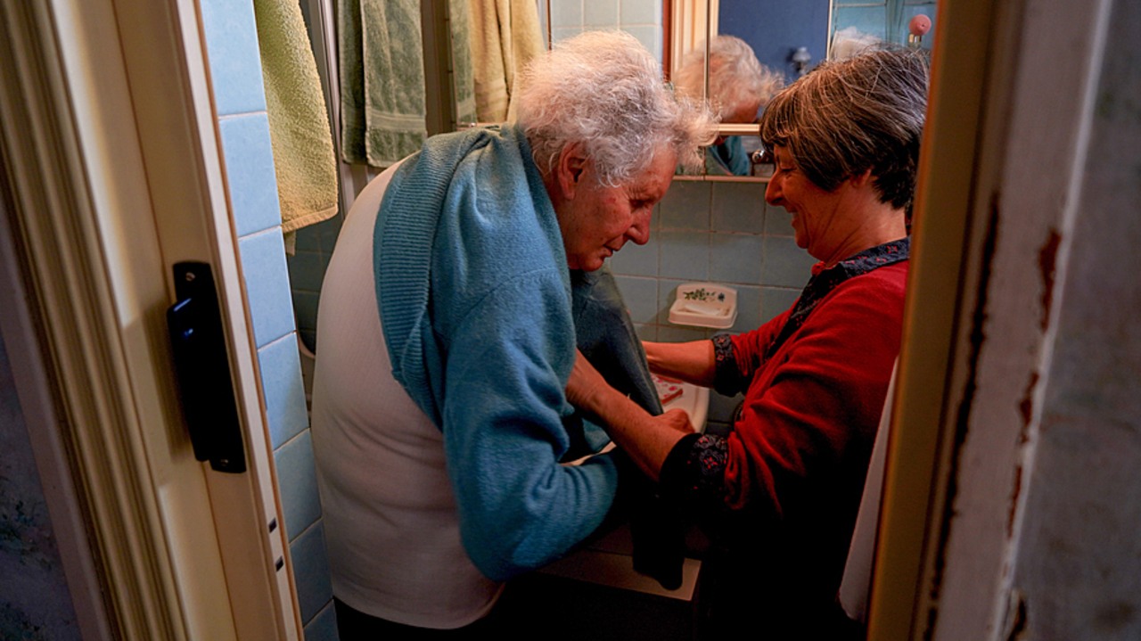 La revalorisation du tarif plancher dans les services prestataires d'aide à domicile a concouru à la hausse des dépenses selon la Cour des comptes. (Tremelet/Image Point FR/BSIP)