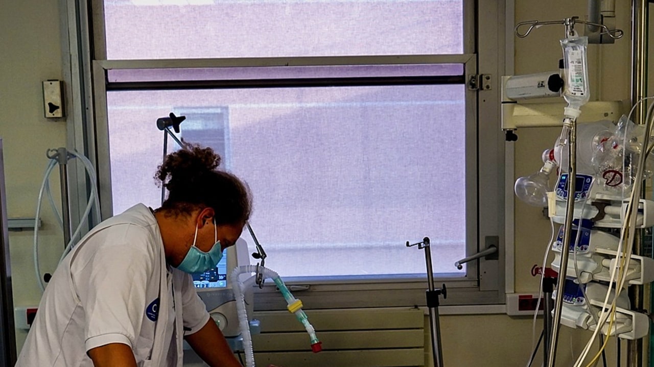 Pour faire connaître, créer une émulation entre les services et harmoniser les pratiques en matière d'écosoins, la médecine d'urgence gagnerait à s'inspirer d'autres spécialités bien plus avant-gardistes en la matière, comme l'anesthésie-réanimation. (Tremelet/Image Point FR/BSIP)