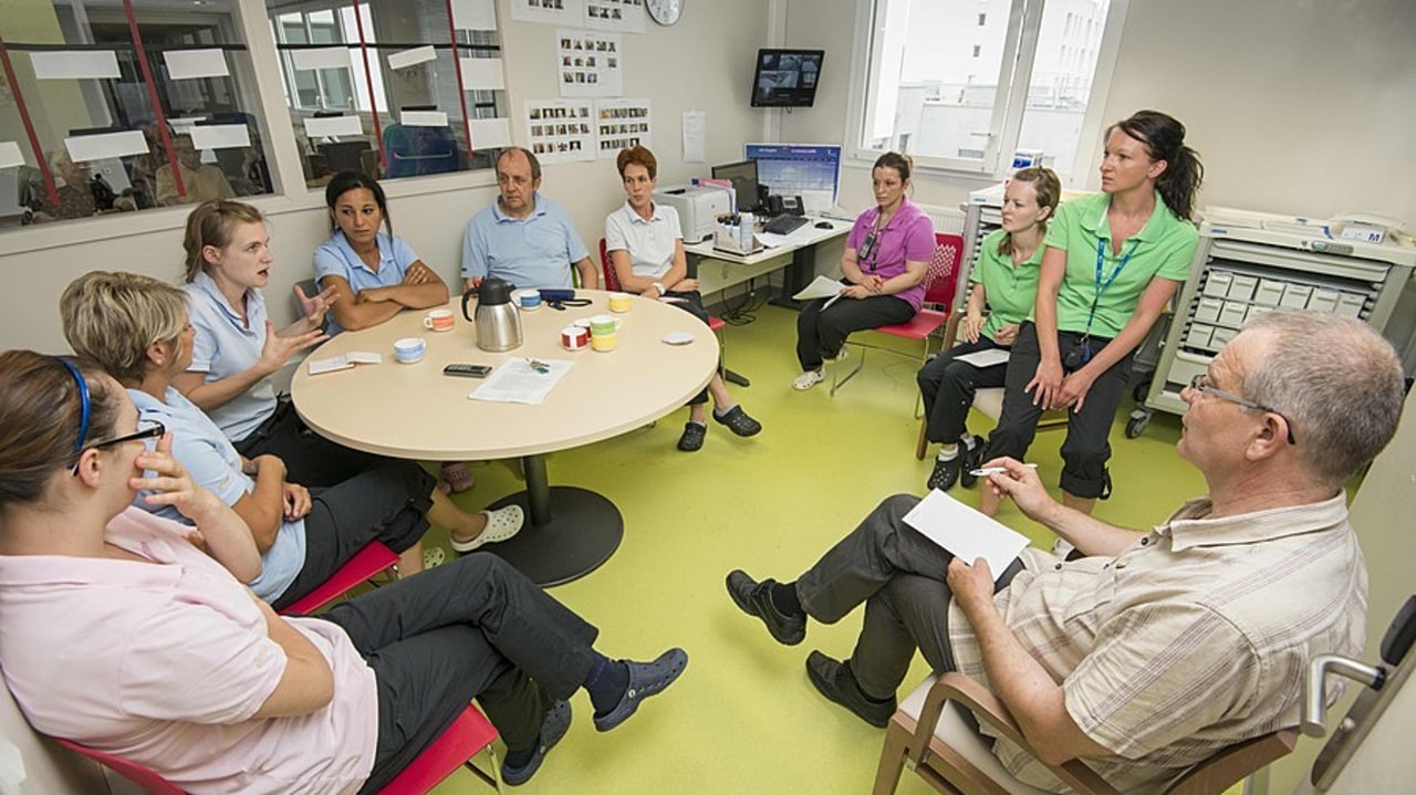 La Haute Autorité de santé encourage l'amélioration de la transmission des informations lors des transferts entre les Ehpad et les établissements sanitaires. (Astier/BSIP)