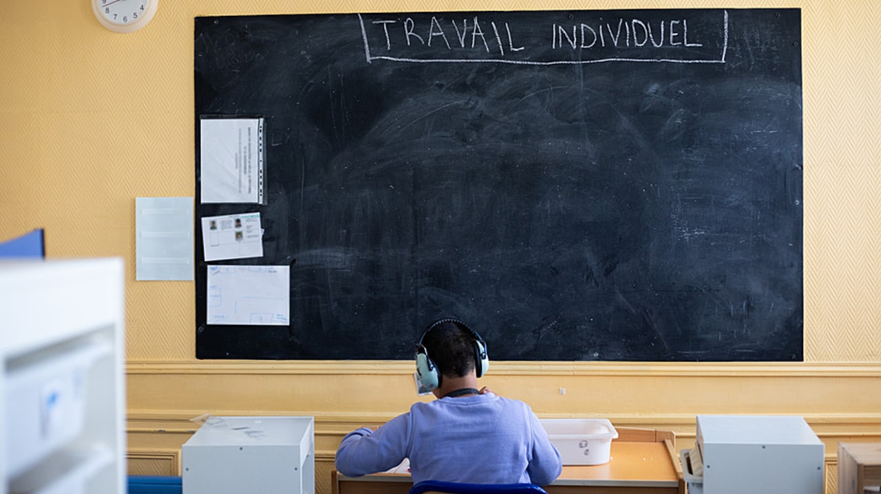 Le CNCPH rappelle en préambule que la scolarisation est un droit. Elle relève de la responsabilité du service public de l'éducation pour tous les enfants, quels que soient leur handicap, leurs besoins d'accompagnement ou leur mode de communication. (Lucie Morel/Hospimedia)