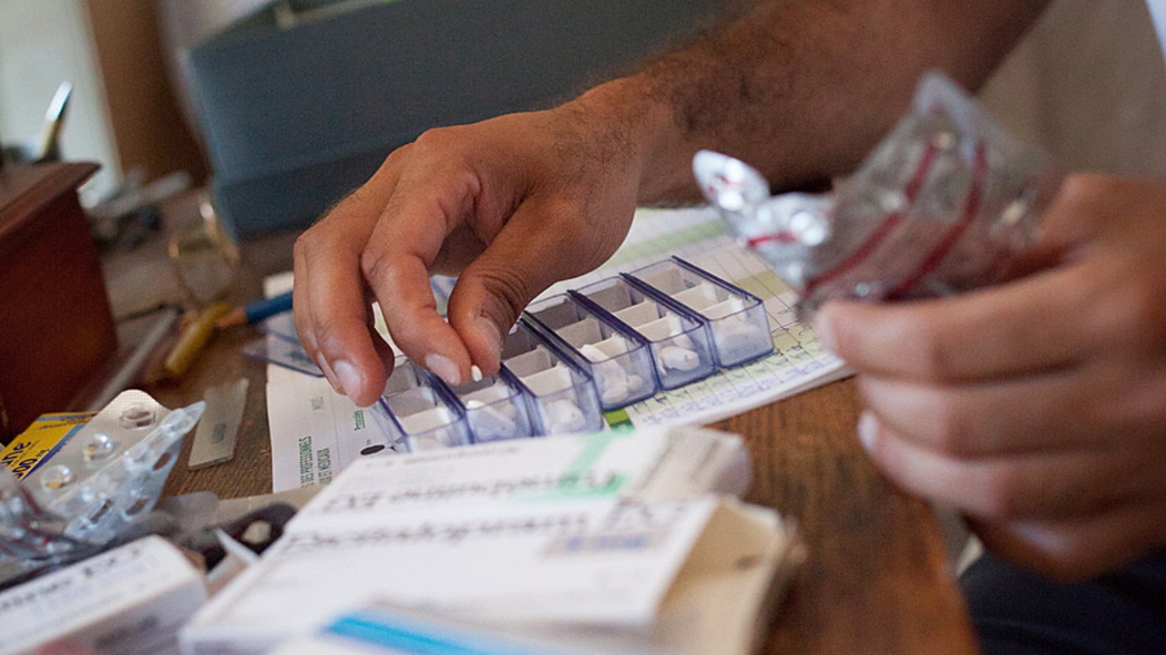 La sécurité du circuit du médicament demeure, avant tout, tributaire de la coopération directe entre tous les acteurs concernés : pharmaciens, médecins, infirmiers et usagers. (Leca/BSIP)
