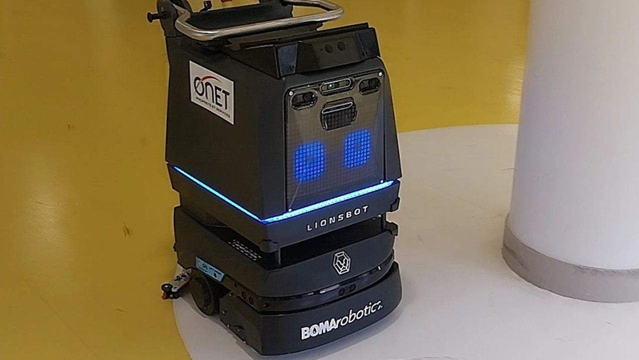 Le robot Lionsbot nettoie les espaces de circulation de l'hôpital des enfants. (Onet/CHU de Toulouse)