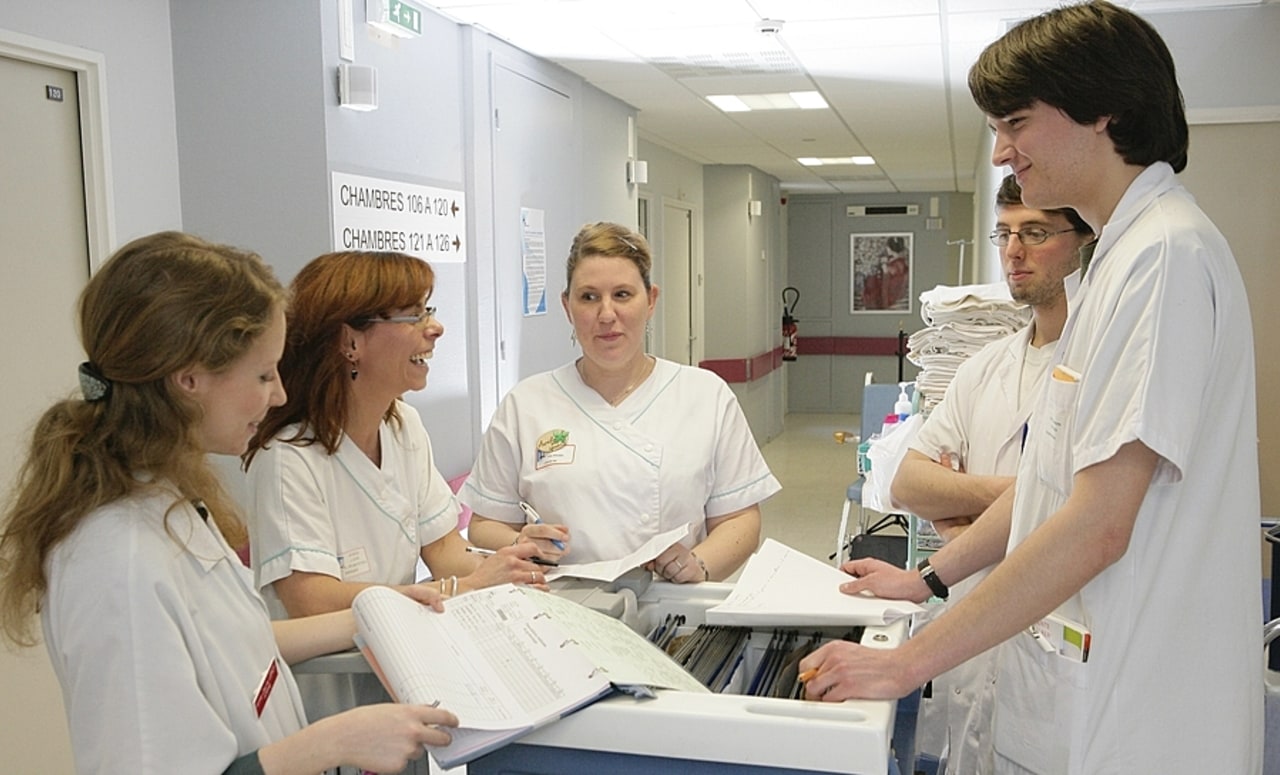 Un décret et un arrêté apportent plusieurs évolutions pour les internes et docteurs juniors. (Chassenet/BSIP)