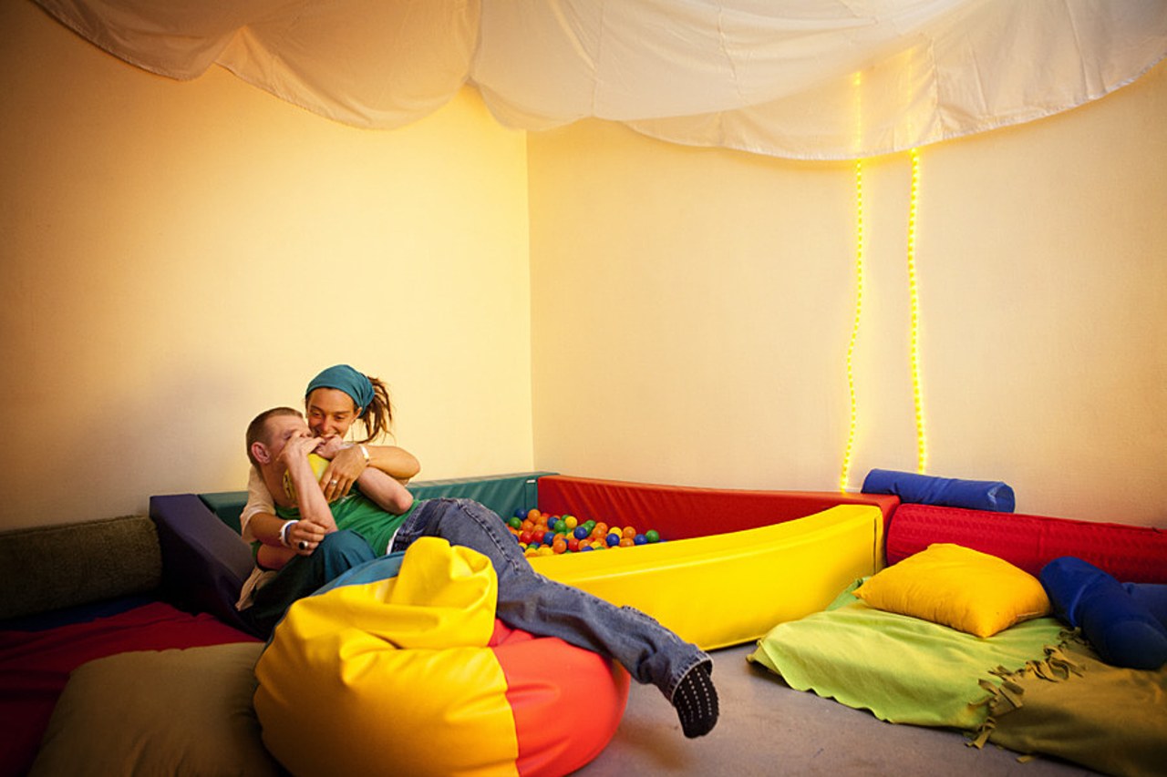 Travailler le relaxation et le bien-être au quotidien peut aider à prévenir les comportements-problèmes. (Amélie Benoist/Image Point FR/BSIP)