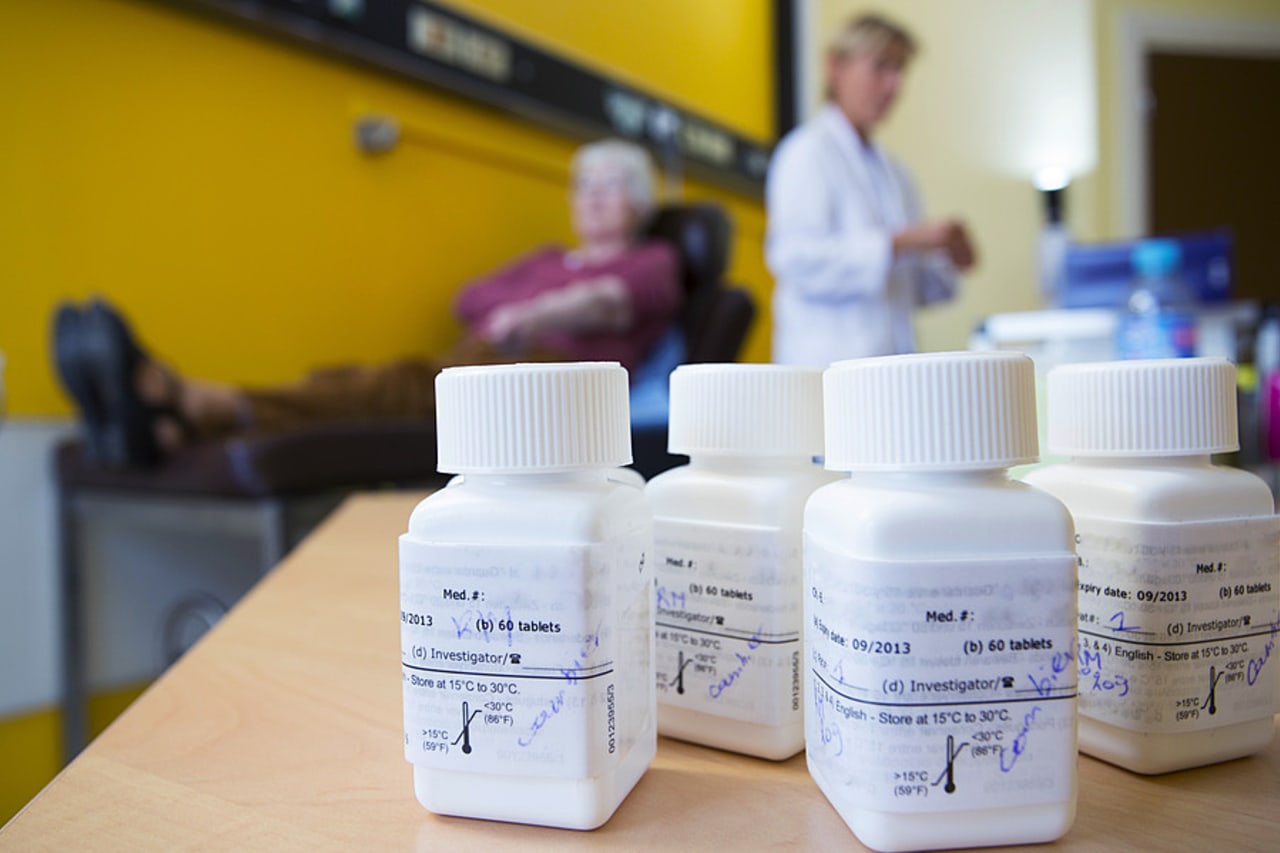 La convention unique associe, pour une recherche à visée commerciale, le promoteur avec les différents centres investigateurs. La version actualisée prévoit notamment de nouvelles valorisations pour les activités des pharmaciens. (Astier/BSIP)