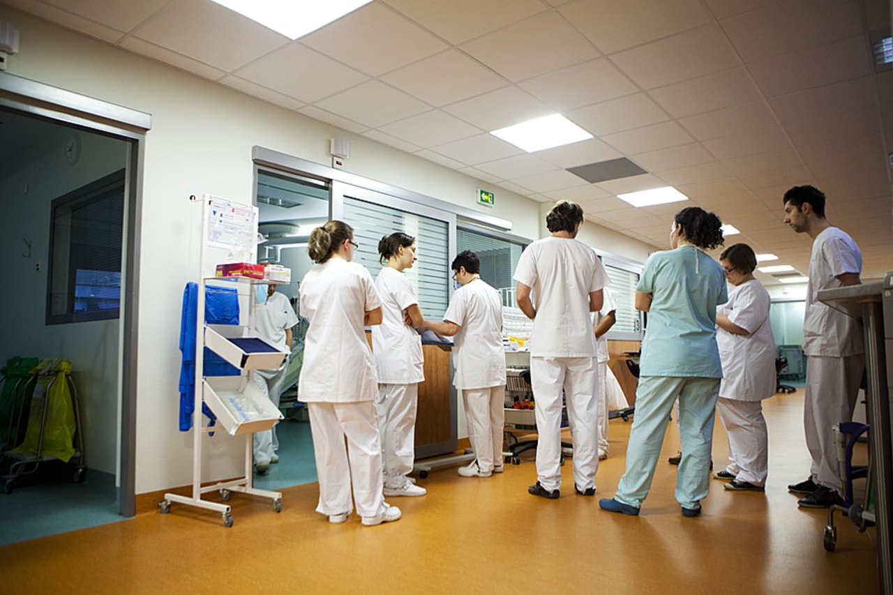 La semaine de quatre jours convainc les soignants et gagne du terrain au sein des services du CHU de Lyon. (Amélie Benoist/Image point FR/BSIP)