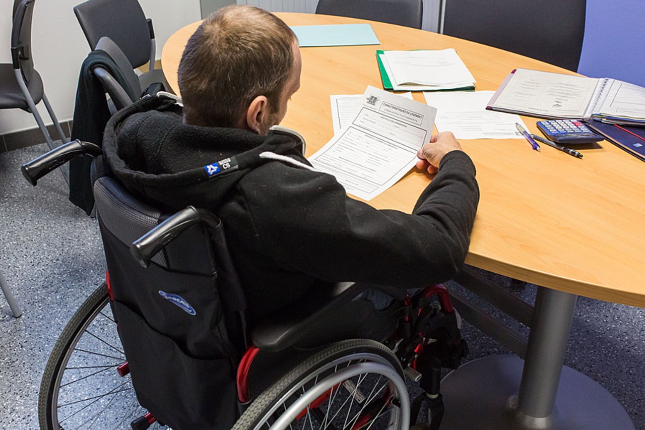 Conformément à sa promesse, faite à l'été, de simplifier les démarches auprès des MDPH, Charlotte Parmentier-Lecocq a dévoilé le calendrier de lancement du nouveau formulaire MDPH. Celui-ci sera testé dès mars. (Burger/Phanie)