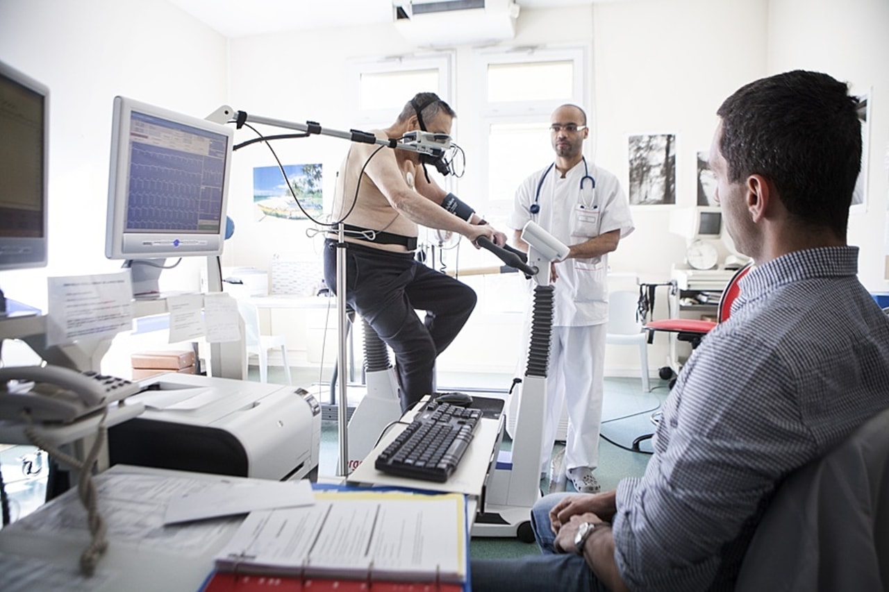 La réforme du financement des établissements de soins médicaux et de réadaptation se traduit par un creusement des écarts entre le public et le privé, selon des constats posés par le cabinet Roland Berger. (Amélie Benoist/Image point FR/BSIP)