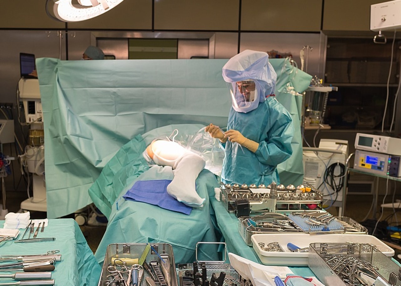 La proposition d'un secteur unique pour les tarifs des actes au bloc opératoire s'accompagne d'une bonification de 40% si aucun complément d'honoraires n'est appliqué. (A.Noor/Image point FR/BSIP)