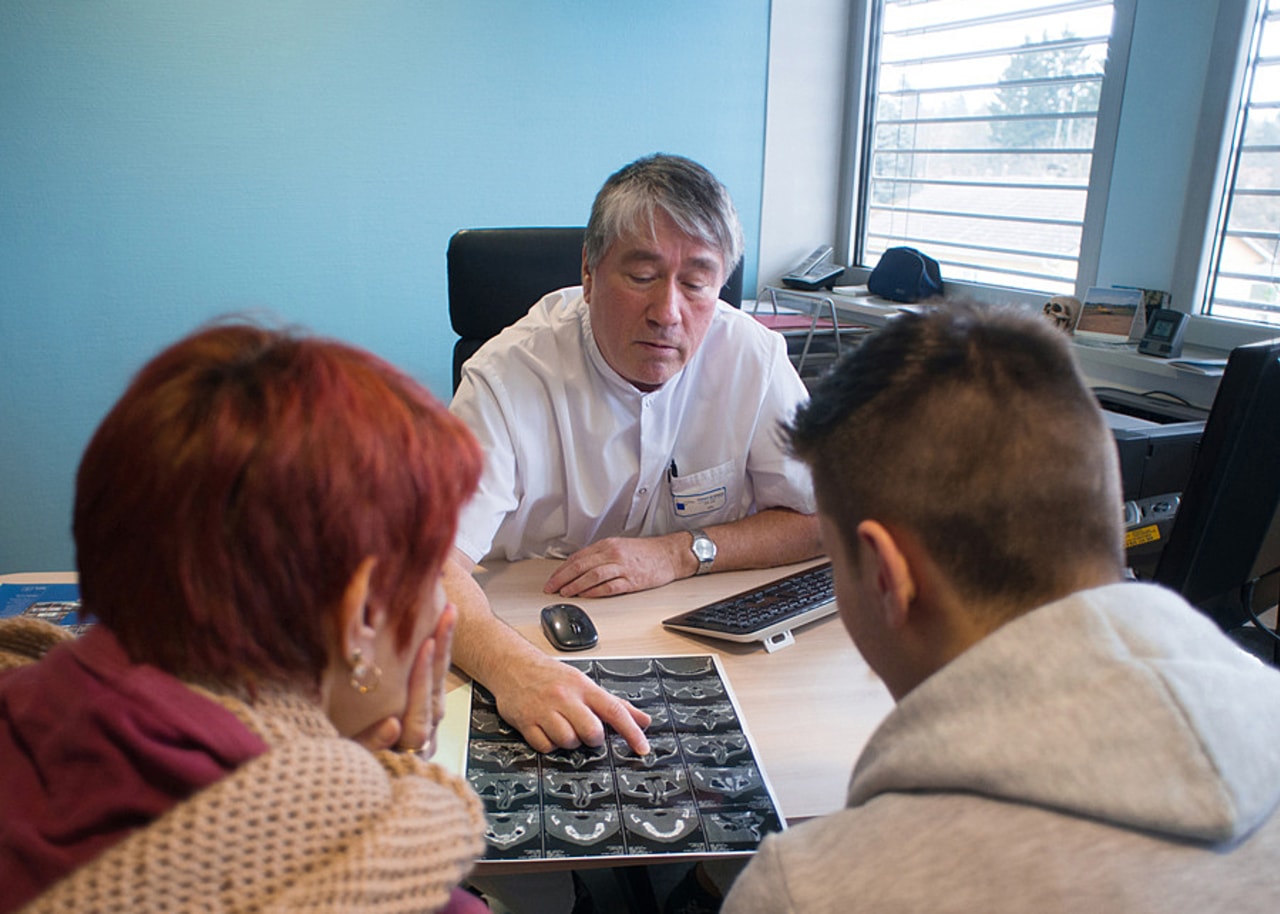 Les médecins réparent le lien avec leurs patients en misant sur l'écoute et la négociation