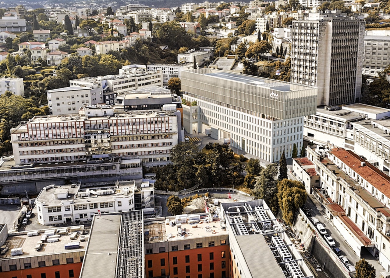 Un nouveau bâtiment doit réunir en 2029 l'ensemble des laboratoires de biologie médicale et d'anatomopathologie du CHU de Nice, aujourd'hui dispersés sur plusieurs sites. (Groupe-6 Architectes)