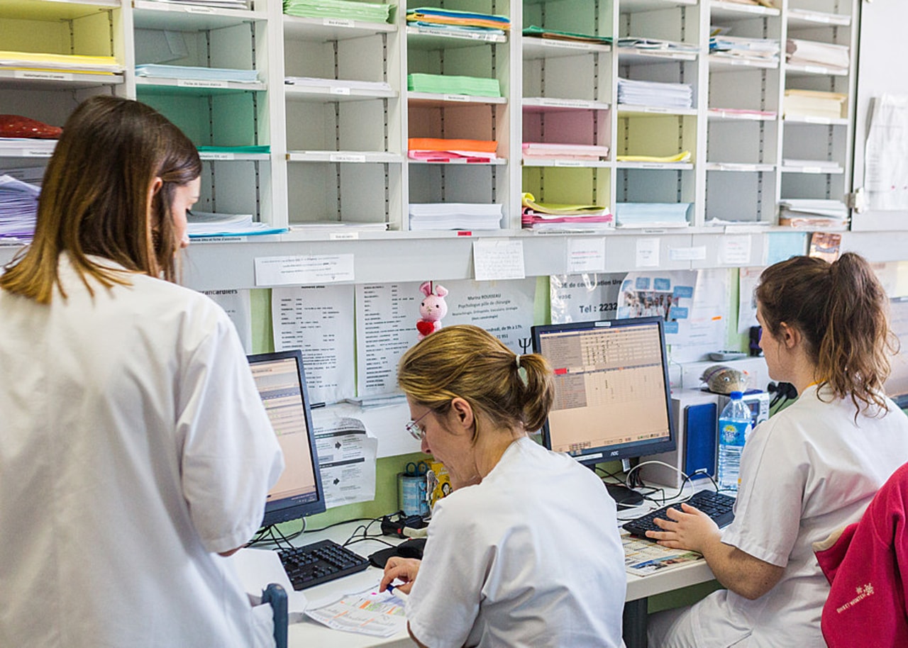 Les professionnels de santé sont invités à déclarer les maladies à signalement obligatoire sur le portail des événements sanitaires indésirables. (Burger/Phanie)