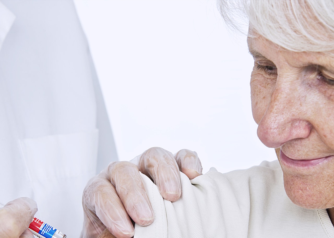 L'absence d'un carnet vaccinal numérique limite la connaissance du statut vaccinal d'un résident à son entrée en établissement. (May/BSIP)