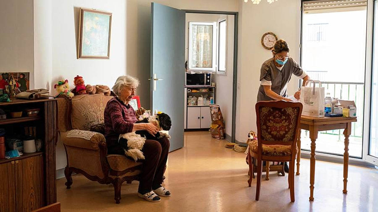 Les résidences autonomie disposent d'un forfait leur permettant de financer des actions individuelles ou collectives de prévention de la perte d'autonomie. (Morcillo/BSIP)