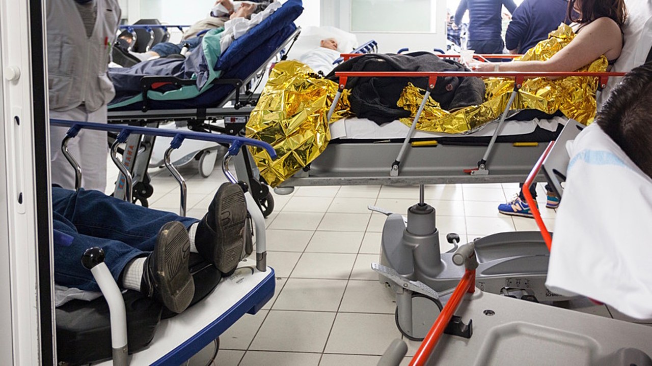 L'indicateur d'aval qu'est le besoin journalier minimum en lit doit permettre d'éviter que les patients ne s'éternisent sur les brancards aux urgences.