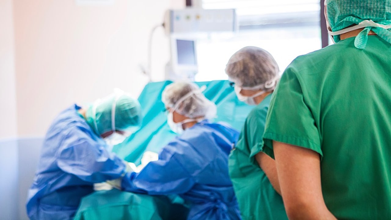 Le docteur junior pourra opérer en autonomie.