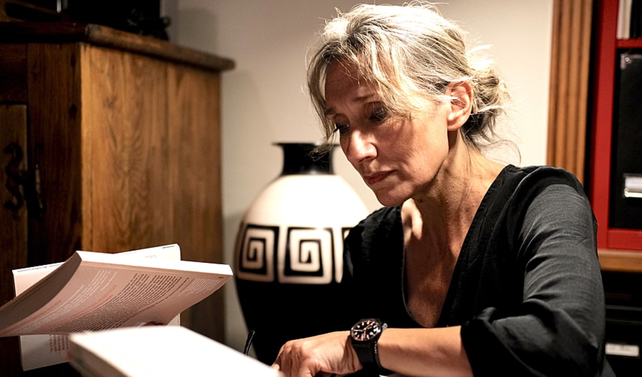 Claire Harpet est anthropologue spécialiste de l'antibiorésistance et des relations entre soignants et soignés. 