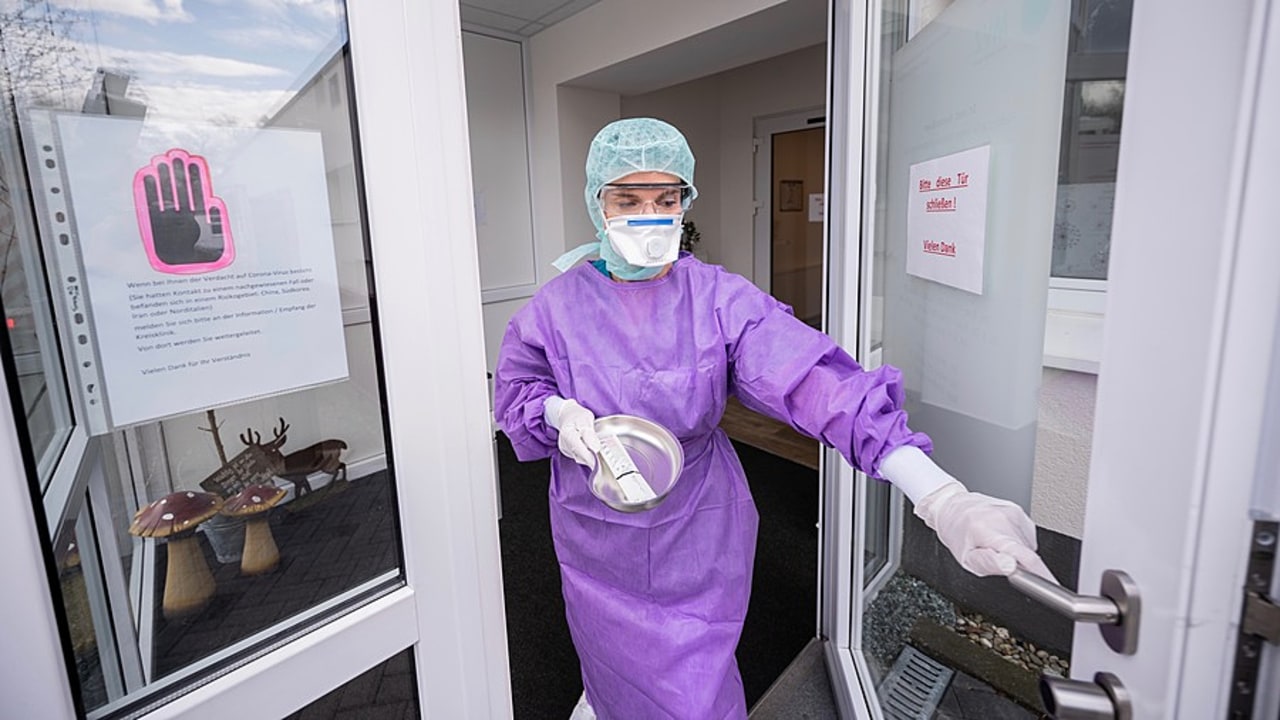 Outre l'envoi d'un hôpital militaire en Alsace et le transfert par l'armée des malades des régions les plus affectées par le Covid-19, l'état de "guerre sanitaire" ferme pour 30 jours les frontières extérieures de l'Europe, comme ici en Allemagne.