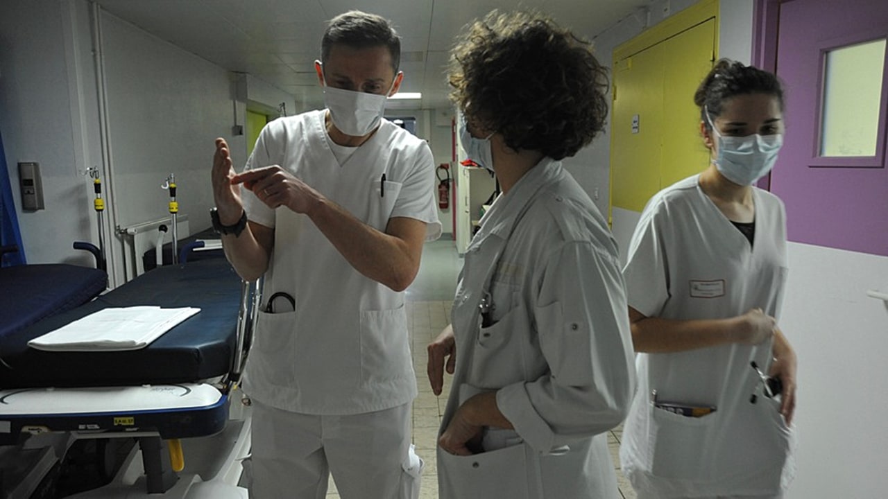 La crise du coronavirus oblige à repenser de manière réactive l'organisation des urgences (ici celles du CH d'Abbeville dans la Somme), dont la quasi totalité des espaces doivent devenir des zones exclusivement dévolues au Covid-19.