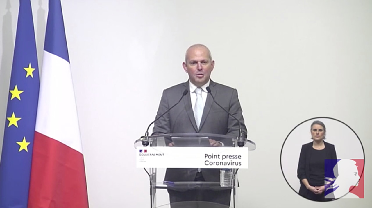 Le directeur général de la santé, Jérôme Salomon, a annoncé ce 24 mars la mise en place d'un "dispositif de surveillance spécifique des décès" en Ehpad. Les précisions techniques n'ont pour l'heure pas été détaillées.