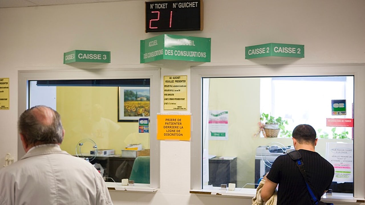 En MCO et pour les SSR et la psychiatrie tarifés au prix de journée, la "garantie de financement" doit permettre de combler la perte de recettes liée à l'arrêt des consultations et autres activités programmées.