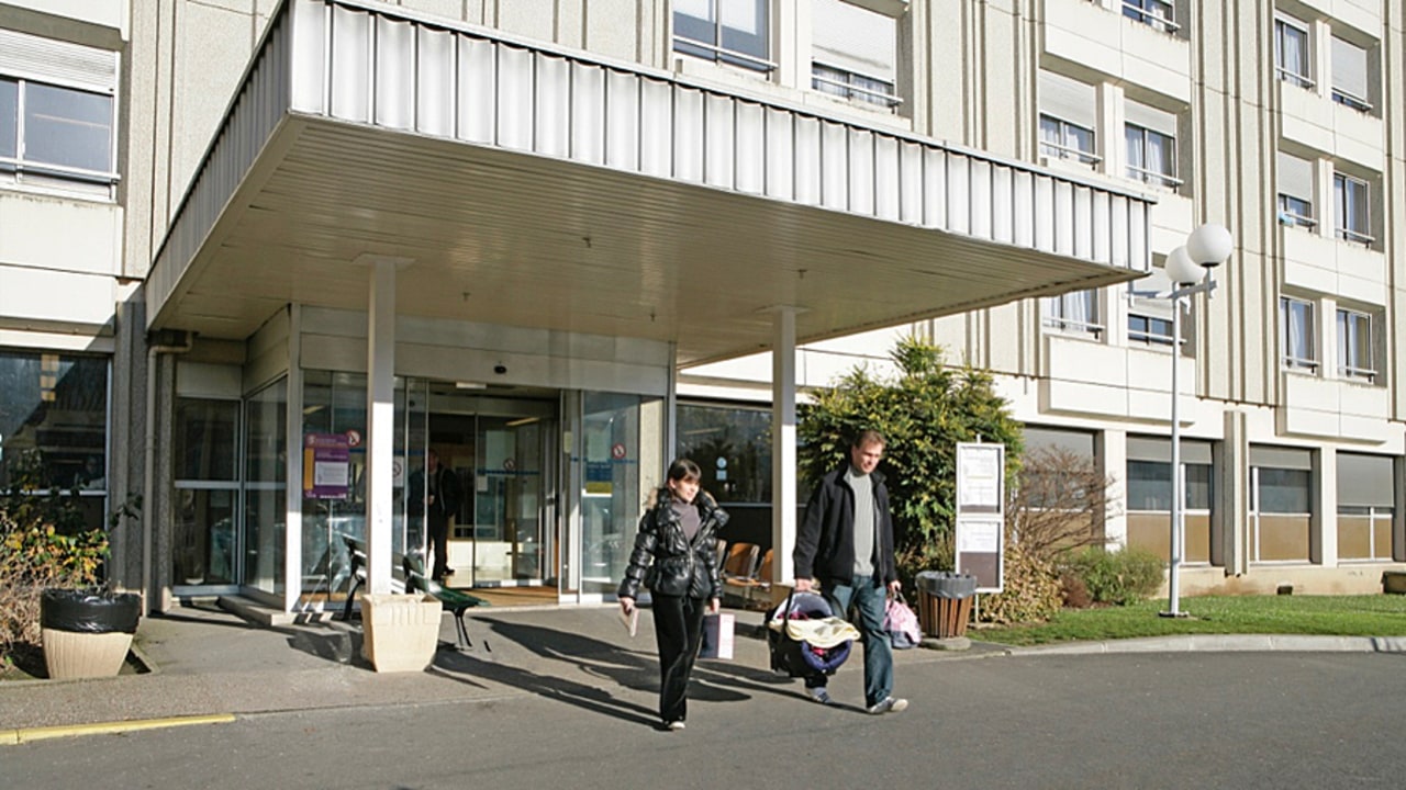 En raison de l'épidémie, la HAS invite à réduire le temps passé à l'hôpital après l'accouchement.