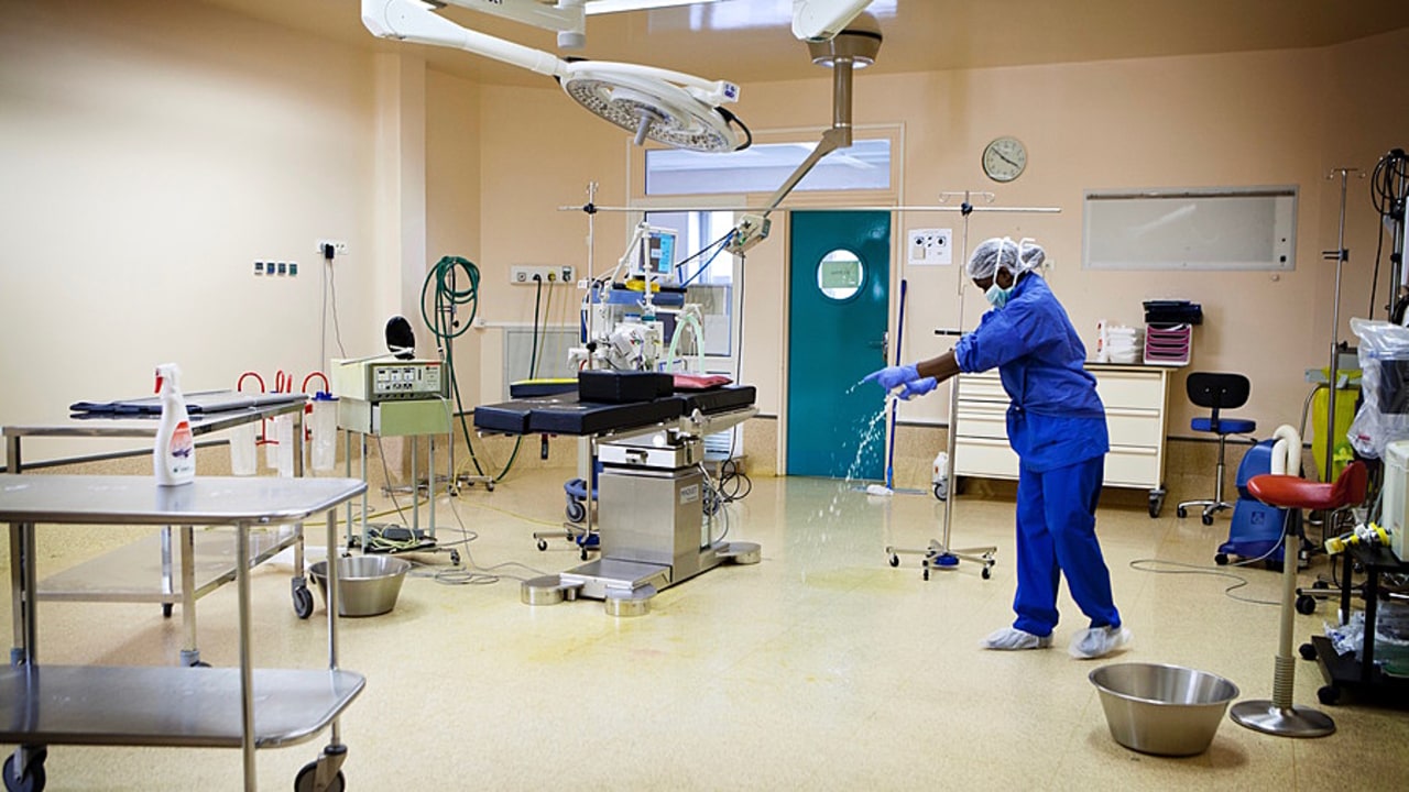 Par sa première circulaire tarifaire, le ministère de la Santé entend permettre aux hôpitaux les plus exposés face au coronavirus de limiter leurs tensions de trésorerie pour les aider à passer le cap de la crise sanitaire actuelle.