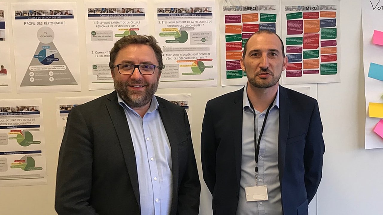 Des appels 3 fois par jour en journée auprès de chacun des 250 établissements de santé franciliens, puis un appel complémentaire entre 22-23 heures des 40 ayant le plus de lits de réanimation. Ce "phoning" des bed manageurs a permis de nouer du lien.