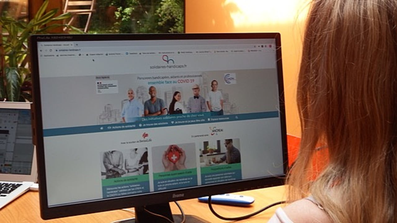 En quelques jours, les associations ont créé ou aménagé leur site pour répondre à la crise.